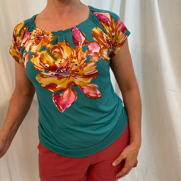 Outback Red, Short Sleeved Floral Top, Size M - Picture 2 of 9